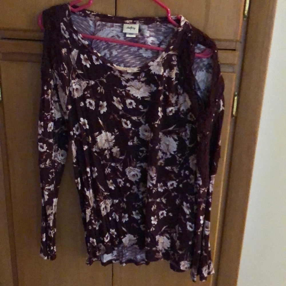 Burgundy cold shoulder flora Daytrip top, L